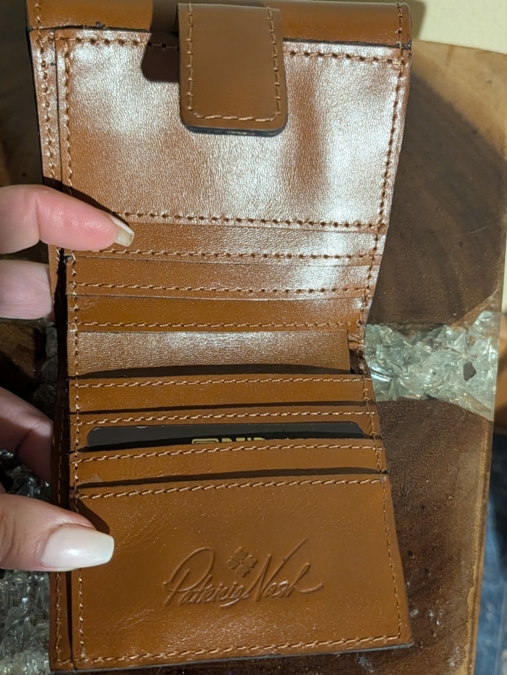 Patricia Nash Astra Bi-fold Snap Wallet in Tan Heritage Leather - Picture 3 of 14